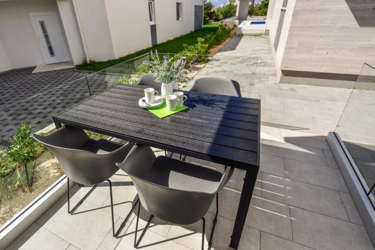 נובליה Apartments & Rooms Pool Villas Maris מראה חיצוני תמונה
