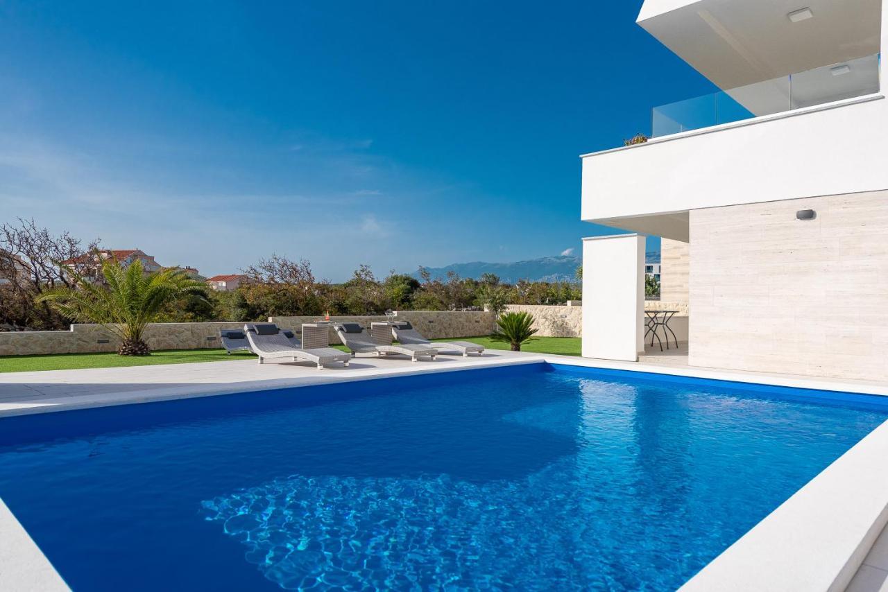נובליה Apartments & Rooms Pool Villas Maris מראה חיצוני תמונה