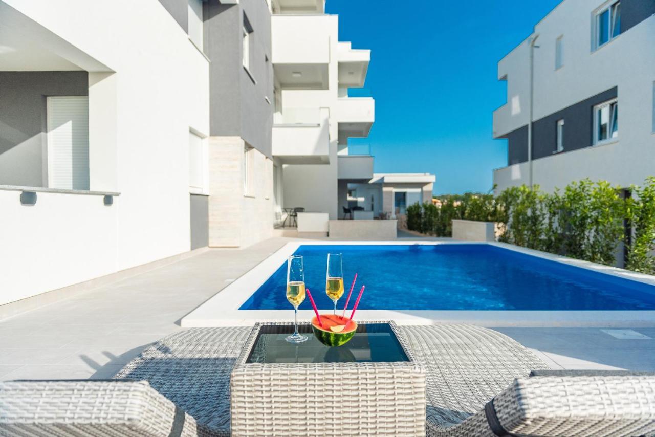 נובליה Apartments & Rooms Pool Villas Maris מראה חיצוני תמונה