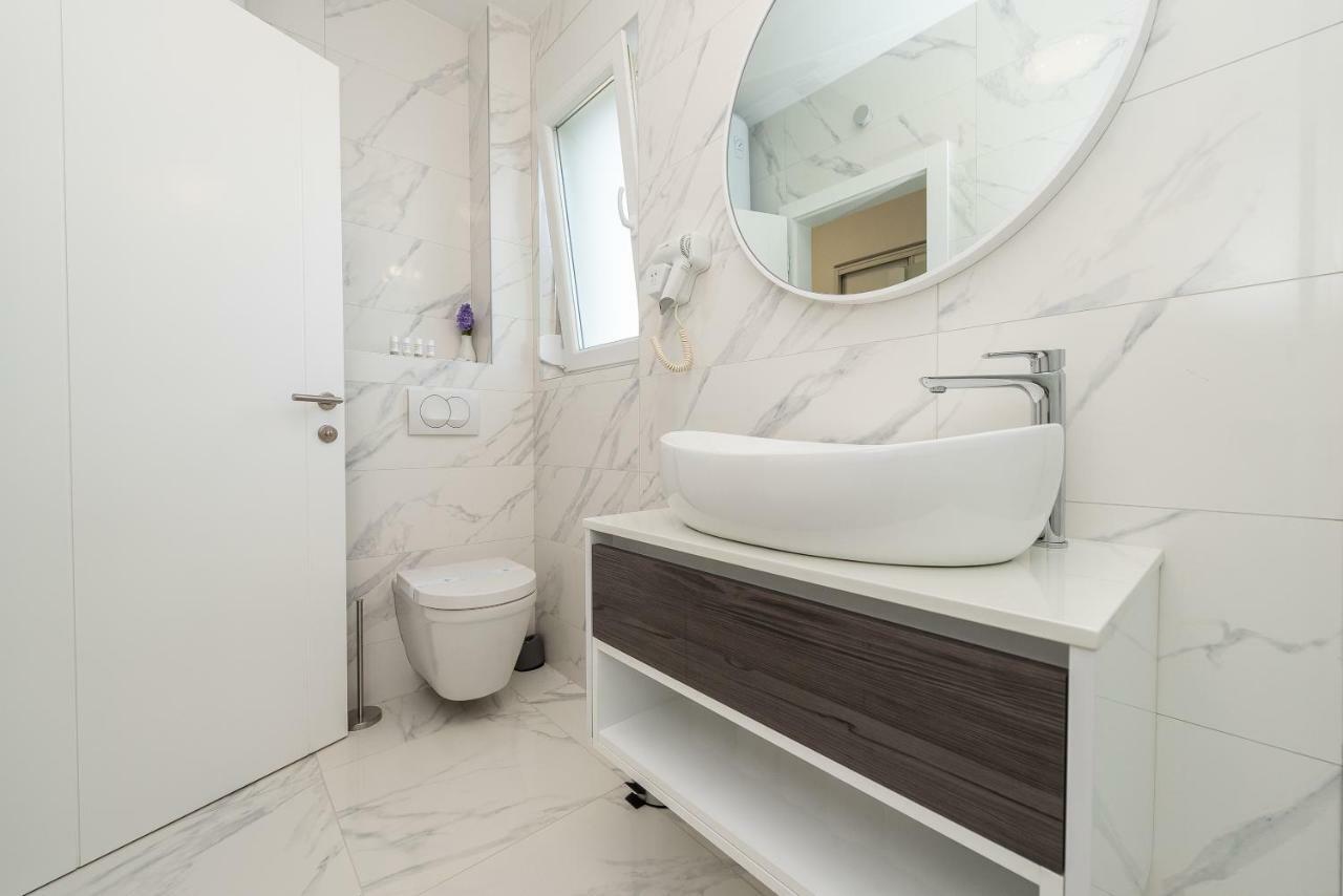 נובליה Apartments & Rooms Pool Villas Maris מראה חיצוני תמונה
