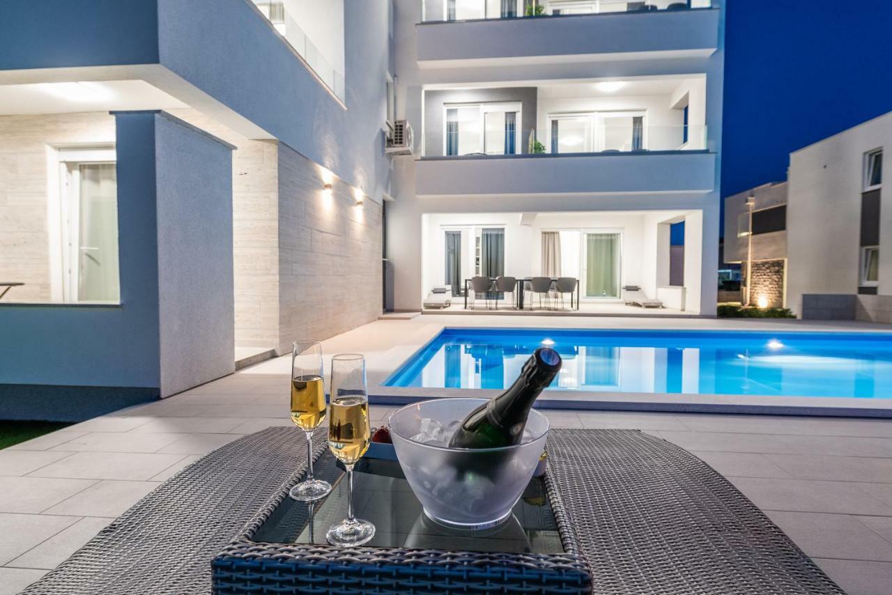 נובליה Apartments & Rooms Pool Villas Maris מראה חיצוני תמונה