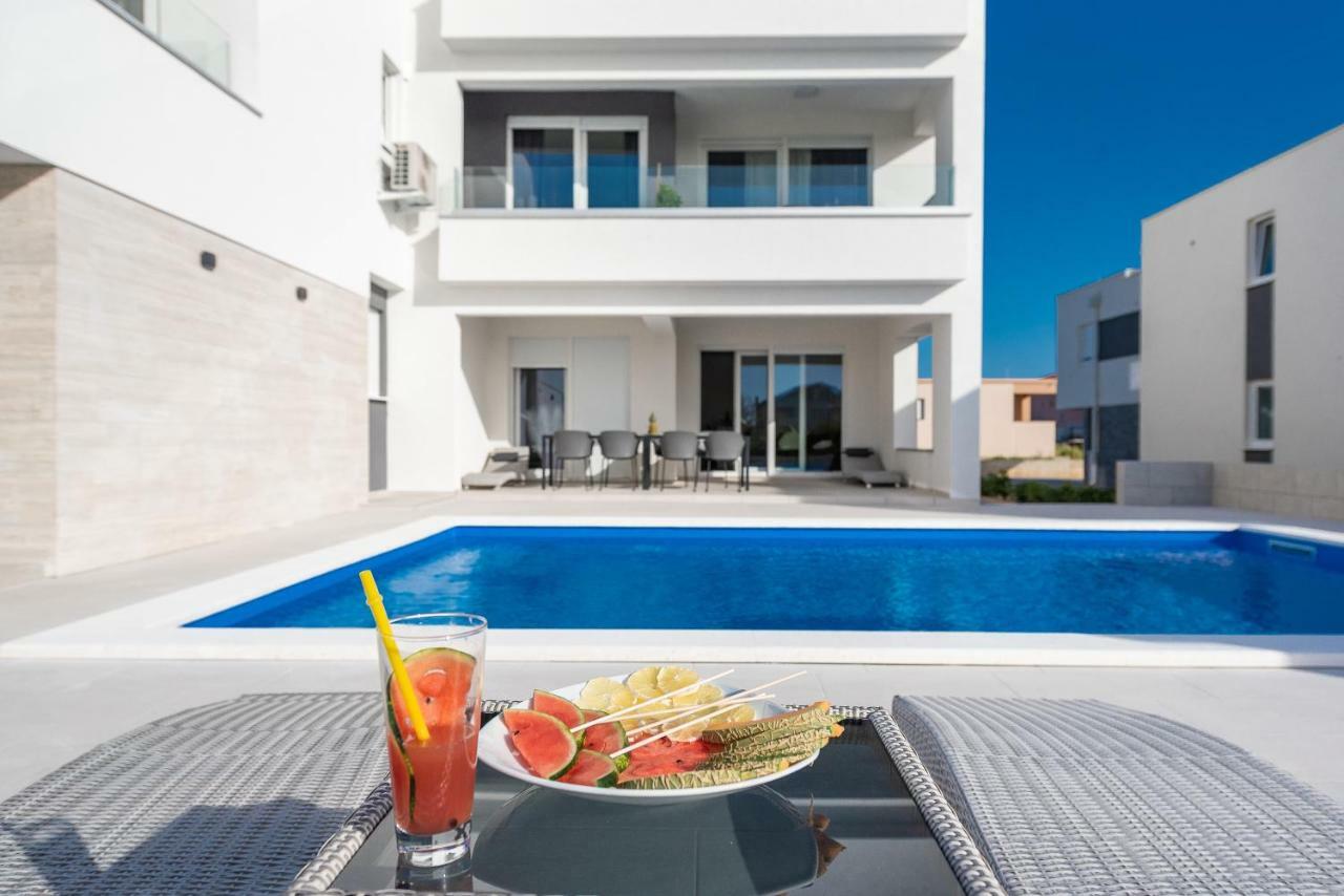 נובליה Apartments & Rooms Pool Villas Maris מראה חיצוני תמונה