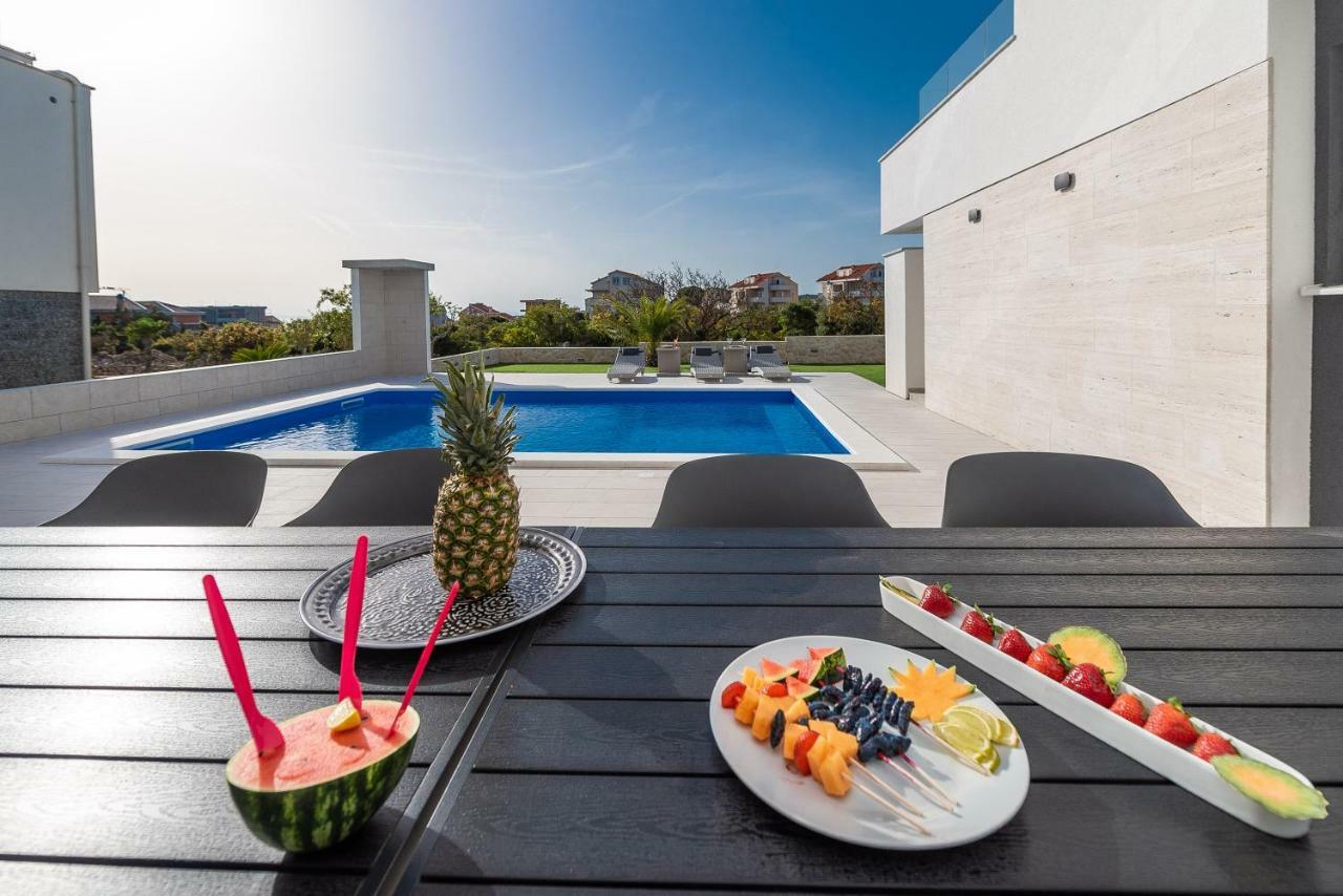 נובליה Apartments & Rooms Pool Villas Maris מראה חיצוני תמונה