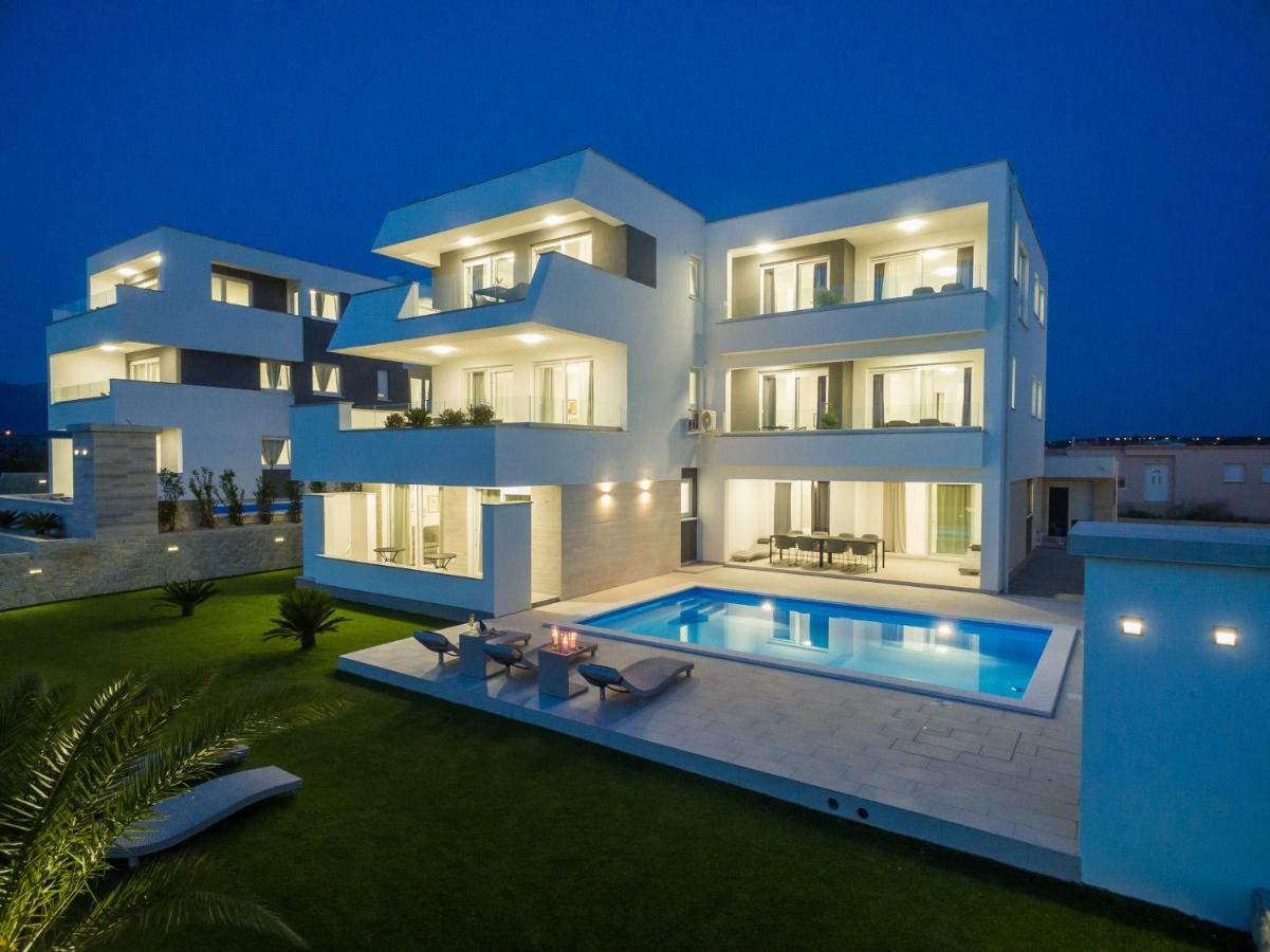 נובליה Apartments & Rooms Pool Villas Maris מראה חיצוני תמונה