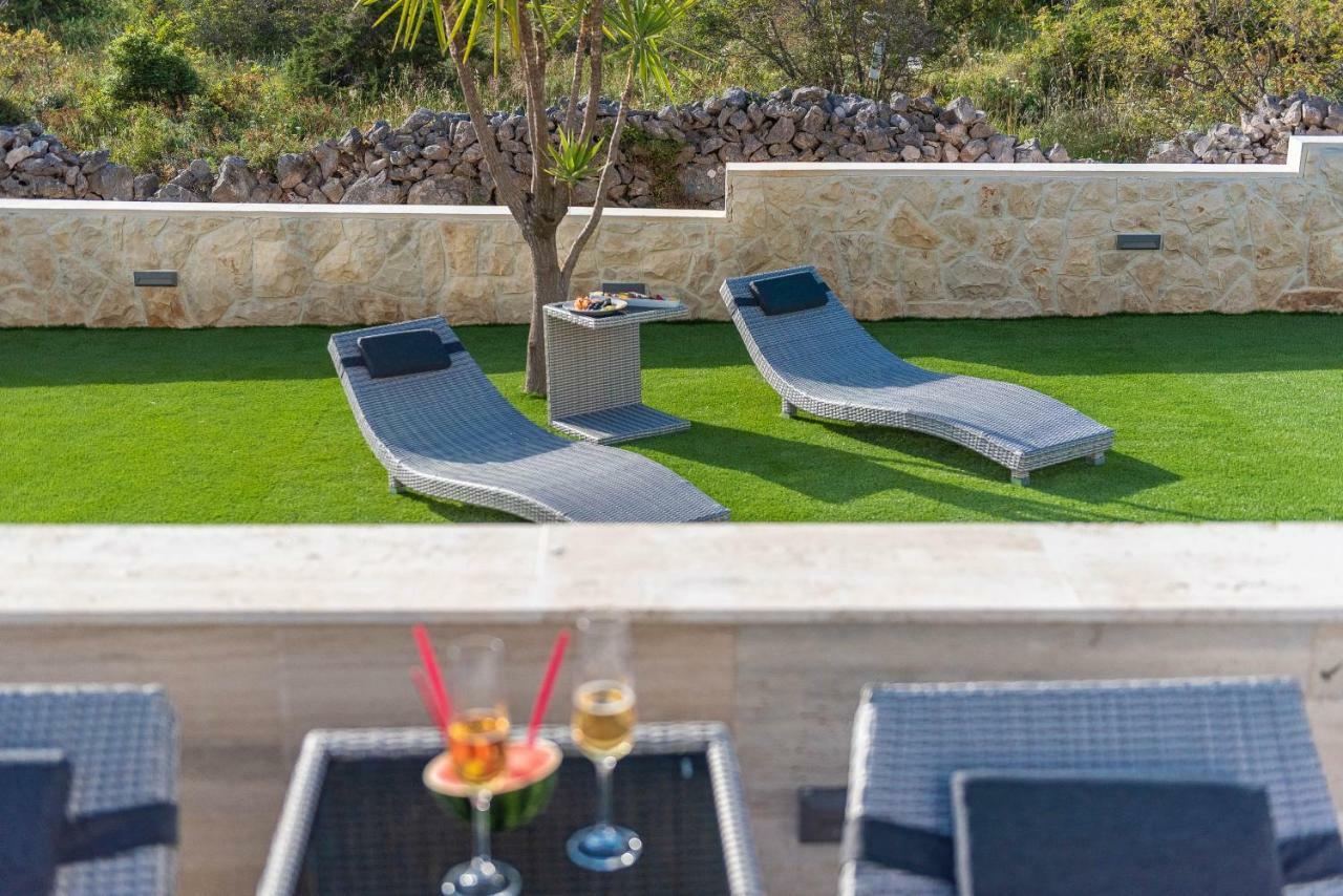 נובליה Apartments & Rooms Pool Villas Maris מראה חיצוני תמונה