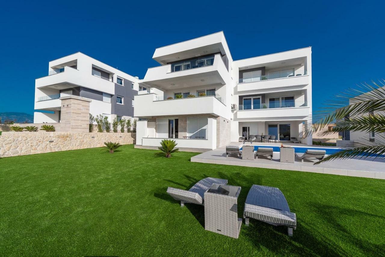 נובליה Apartments & Rooms Pool Villas Maris מראה חיצוני תמונה
